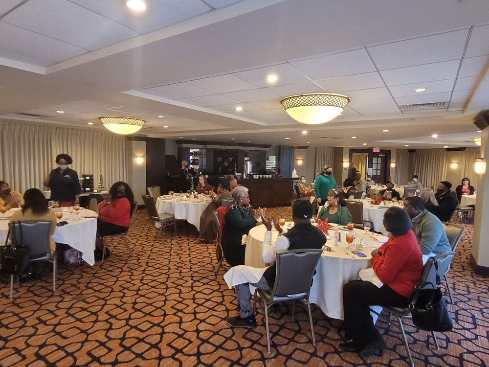 2021 Christmas Luncheon Attendees eating