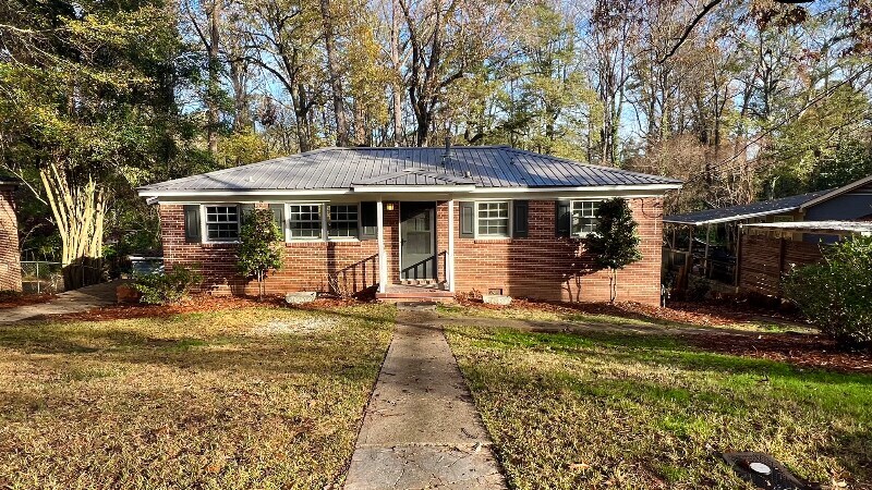 1121 E. Magnolia Ave