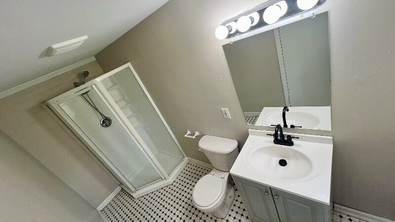 1121 E. Magnolia Ave