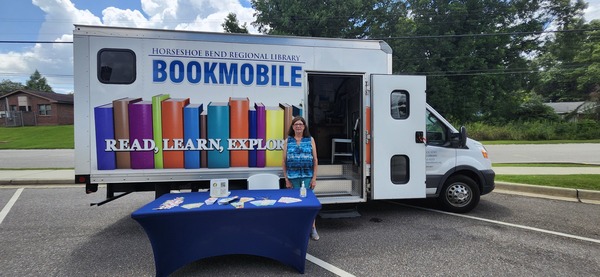 20250724150814.jpg book mobile van